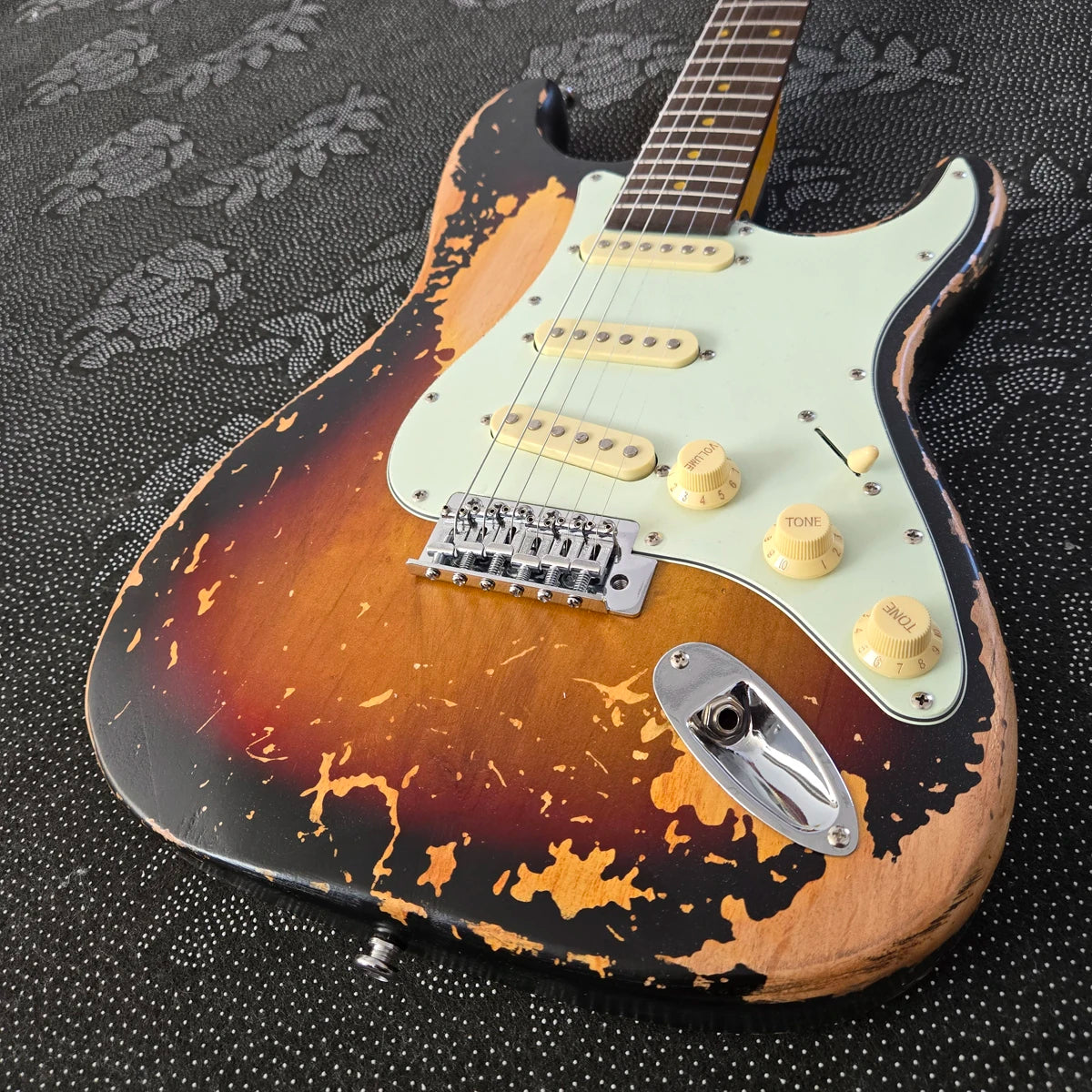 Guitarra eléctrica de 6 cuerdas estilo Strat, color Sunset vintage, cuerpo de aliso y mástil de arce, 39 pulgadas