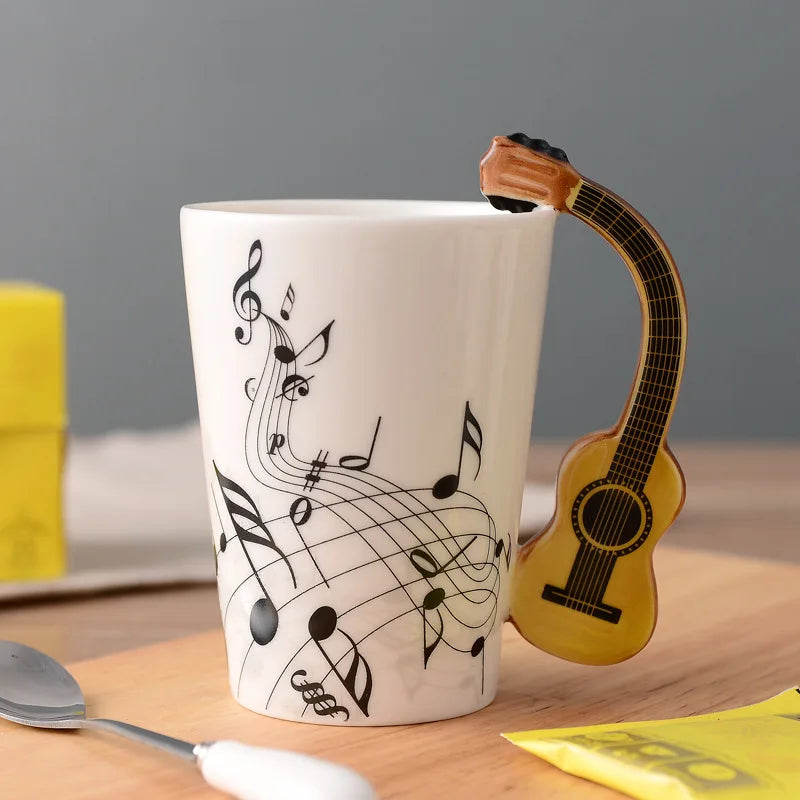 Taza de cerámica de 240 ml con asa en forma de instrumento musical, para café, té o leche, en diseños de guitarra, violín, piano o nota musical